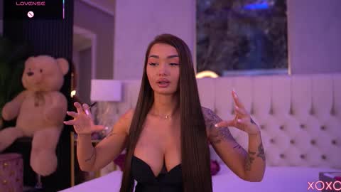 Dennise online show from September 2025 06:24:01 PM