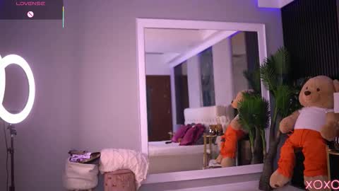 Dennise online show from November 2025 07:36:03 PM