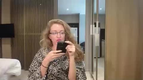 Sasha online show from October 2025 06:45:01 AM