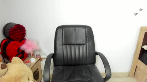 sassytiff online show from April 2026 01:15:01 PM