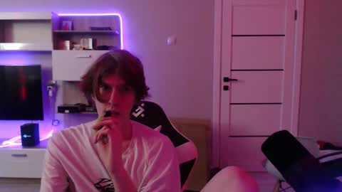 Snapshot of sat1sfaction chatting on February 2026 12:48:01 AM Kristof online show from February 2026 12:48:01 AM