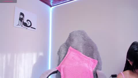    im expecting 300 thumbs up on my altar online show from January 2025 09:20:01 PM