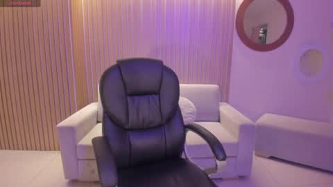 Snapshot of savannahstorm_ chatting on January 2025 06:49:01 PM S a v a n n a h online show from January 2025 06:49:01 PM