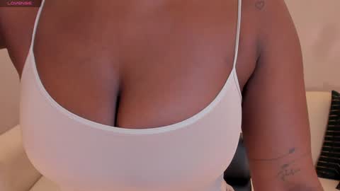 Snapshot of savannahstorm_ chatting on January 2025 12:05:02 PM S a v a n n a h online show from January 2025 12:05:02 PM