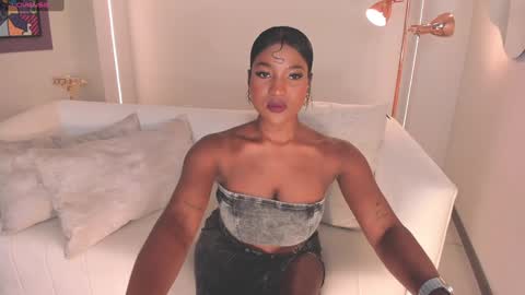 Snapshot of savannahstorm_ chatting on January 2025 07:43:01 PM S a v a n n a h online show from January 2025 07:43:01 PM