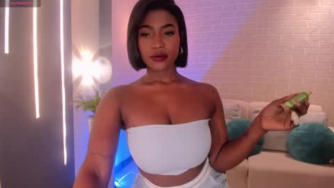 Snapshot of savannahstorm_ chatting on February 2025 01:16:01 PM S a v a n n a h online show from February 2025 01:16:01 PM