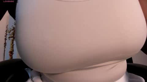 Snapshot of savannahstorm_ chatting on September 2025 12:27:02 PM S a v a n n a h online show from September 2025 12:27:02 PM