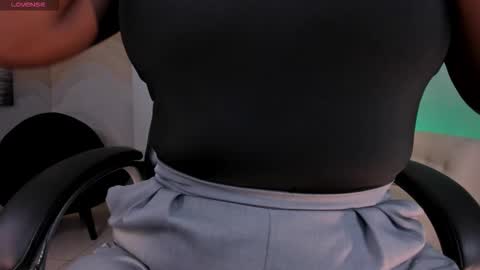 Snapshot of savannahstorm_ chatting on September 2025 06:57:02 PM S a v a n n a h online show from September 2025 06:57:02 PM