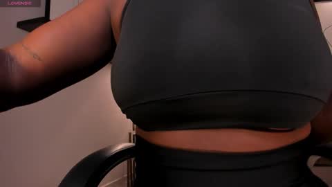 Snapshot of savannahstorm_ chatting on November 2025 12:05:01 PM S a v a n n a h online show from November 2025 12:05:01 PM