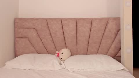 Savannahwildee online show from November 2025 12:17:01 PM