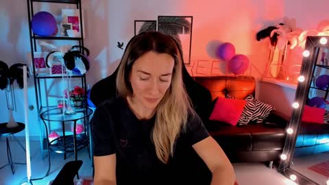 save the qween online show from December 2024 10:53:02 AM