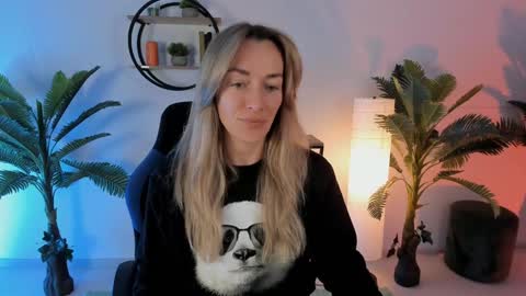 save the qween online show from January 2025 08:10:02 AM