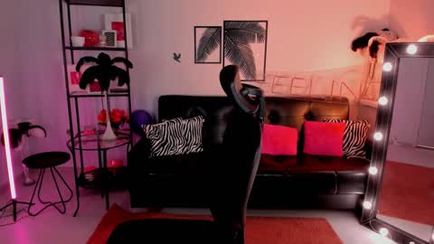 save the qween online show from January 2025 10:49:02 AM