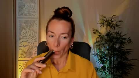 Snapshot of save_the_qween chatting on July 2026 06:44:02 AM save the qween online show from July 2026 06:44:02 AM