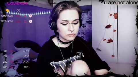 pronoun she. name Mary. age 21. online show from February 2025 09:21:02 PM