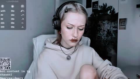 pronoun she. name Mary. age 21. online show from September 2025 08:03:01 PM