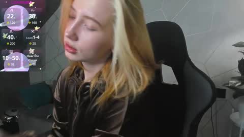 Kira  GMT 7 Mon Thu-Sun  0800am-0200pm  online show from December 2025 01:21:02 AM