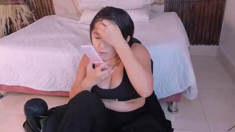 Snapshot of scarlet__rose_ chatting on June 2026 11:20:02 AM scarlet__rose_ online show from June 2026 11:20:02 AM