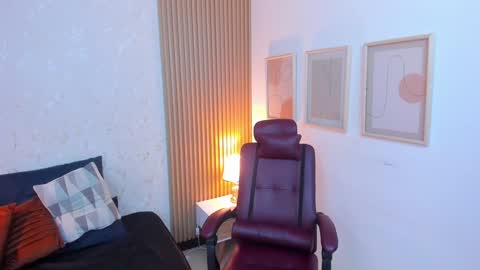 Scarlet Edwars online show from February 2025 12:28:01 AM