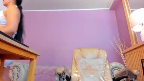 Scarlet Edwars online show from September 2025 06:42:01 PM