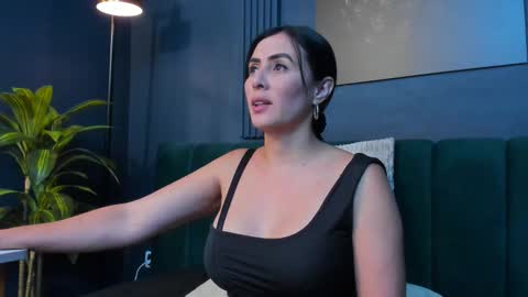 Scarlet Edwars online show from November 2025 05:13:01 PM