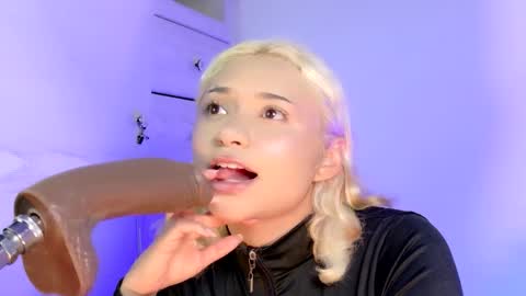 scarlet_gold online show from April 2026 02:34:01 AM