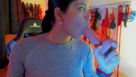 scarlet taylor kennedy online show from November 2025 12:46:02 AM