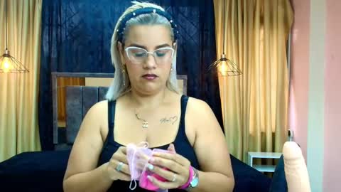 SCARLET MILF online show from November 2025 12:33:01 PM