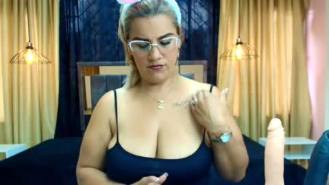 SCARLET MILF online show from November 2025 08:57:01 PM