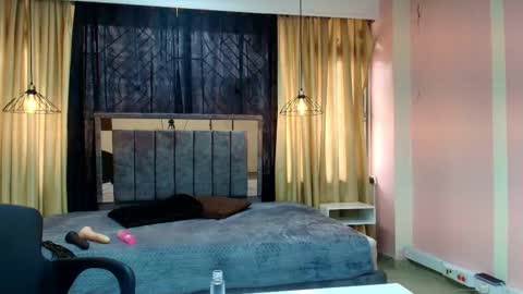 SCARLET MILF online show from December 2025 07:53:01 PM