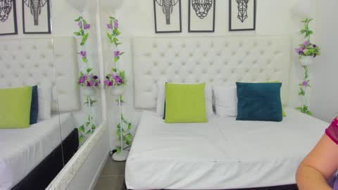 Snapshot of scarlet_stan22 chatting on January 2025 10:59:02 AM Isa online show from January 2025 10:59:02 AM