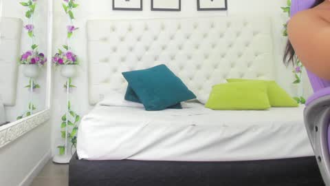 Snapshot of scarlet_stan22 chatting on January 2025 11:02:02 AM Isa online show from January 2025 11:02:02 AM