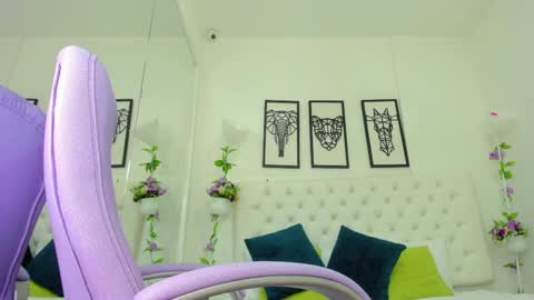 Snapshot of scarlet_stan22 chatting on February 2025 02:11:02 PM Isa online show from February 2025 02:11:02 PM