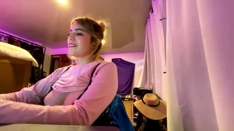 scarlet whisper online show from September 2025 10:47:01 PM