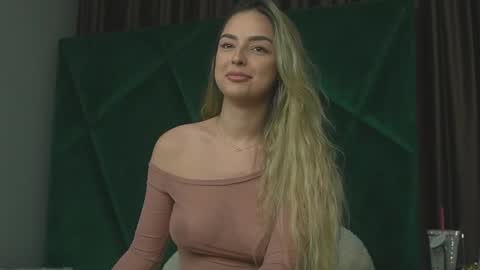 Scarlet online show from September 2025 08:33:01 PM