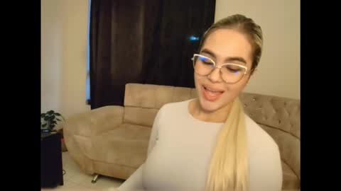 Alaia Domina online show from March 2026 11:22:02 PM