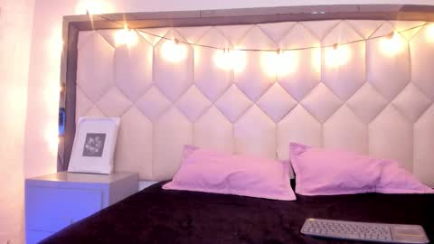 Snapshot of scarlethbigbug chatting on February 2026 11:37:01 AM scarlethbigbug online show from February 2026 11:37:01 AM