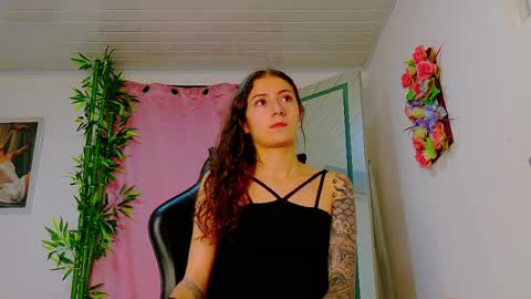 Snapshot of scarletjonesx chatting on April 2026 12:27:01 AM Denis online show from April 2026 12:27:01 AM