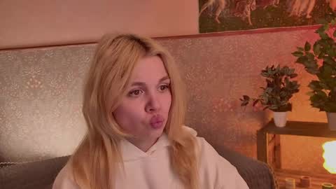 Snapshot of scarletmarney chatting on May 2026 04:15:02 PM scarletmarney online show from May 2026 04:15:02 PM