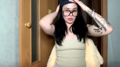 scarletpetal online show from February 2025 12:00:02 PM