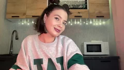 scarletpetal online show from December 2025 12:01:01 PM