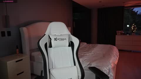 juli online show from December 2025 10:38:02 PM