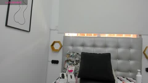 scarlett_fox20 online show from February 2025 02:43:01 PM