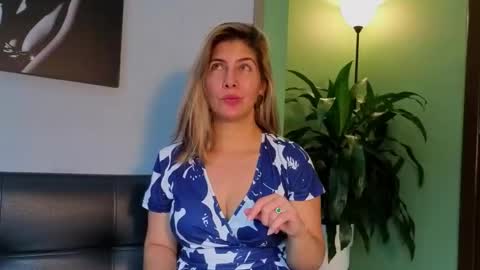 Snapshot of scarlett_moore_ chatting on February 2026 03:33:01 PM Scarlett online show from February 2026 03:33:01 PM