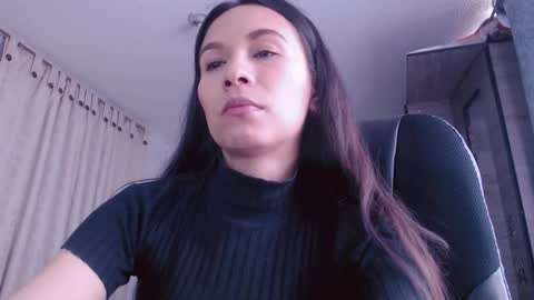 Snapshot of scarlett_vonrose chatting on October 2025 08:20:01 PM Scarlett Von Rose online show from October 2025 08:20:01 PM