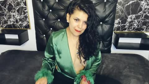 Scarlett online show from December 2024 03:00:01 PM