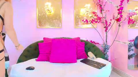 Snapshot of scarlette04 chatting on February 2026 08:27:01 PM SCARLETTE online show from February 2026 08:27:01 PM