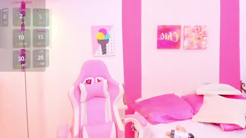 Snapshot of scarlette_15 chatting on January 2025 11:06:01 PM Scarlette online show from January 2025 11:06:01 PM