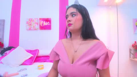 Snapshot of scarlette_15 chatting on January 2025 09:37:01 PM Scarlette online show from January 2025 09:37:01 PM