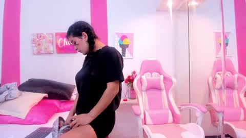 Snapshot of scarlette_15 chatting on February 2025 03:27:01 AM Scarlette online show from February 2025 03:27:01 AM